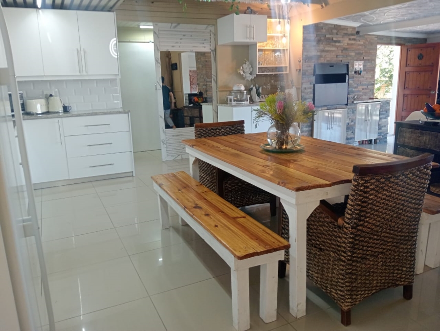 3 Bedroom Property for Sale in Wavecrest Eastern Cape